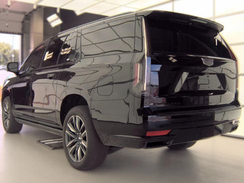 Used 2021 Cadillac Escalade ESV Sport Platinum AWD/4WD image 4