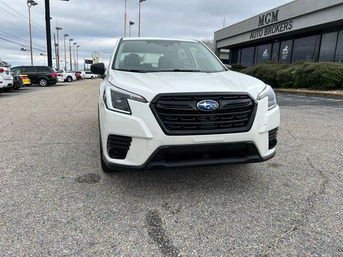 Used 2023 Subaru Forester image 3