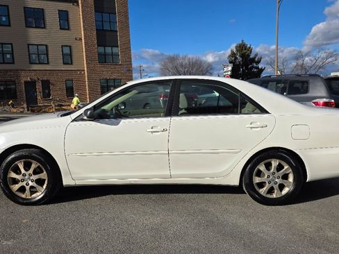 Used 2004 Toyota Camry LE image 4