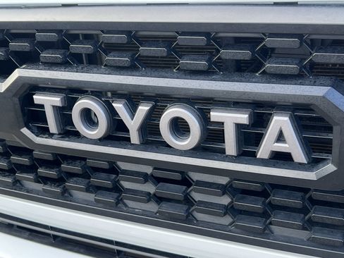 Used 2017 Toyota Tacoma TRD Off-Road w/ Tow Package image 8