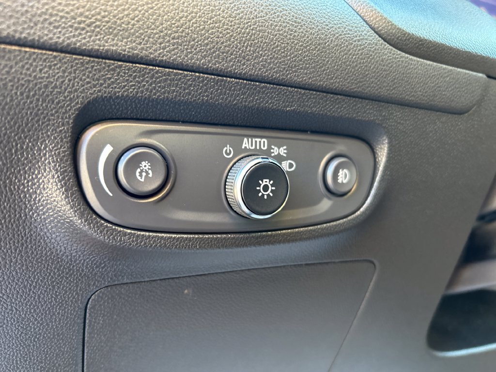 Used 2023 Buick Encore GX Select w/ Sport Touring Package FWD image 20