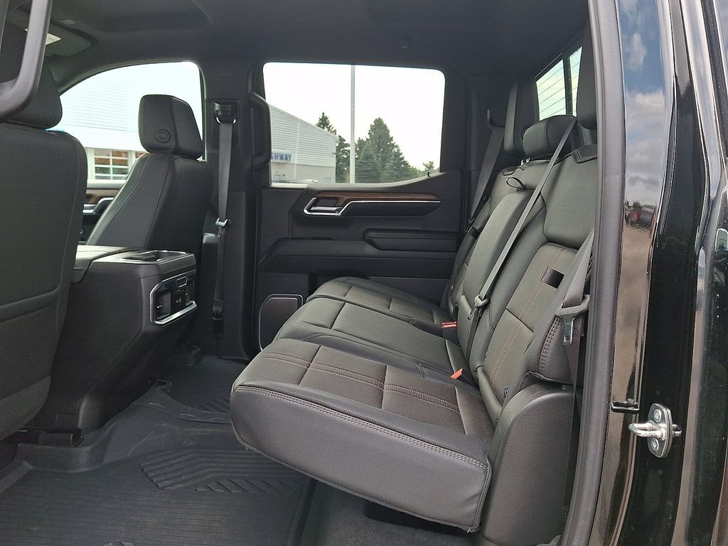 Used 2024 Chevrolet Silverado 1500 High Country w/ Z71 Off-Road Package AWD/4WD image 11