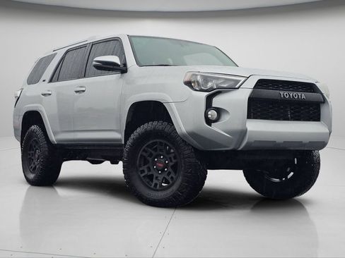 Used 2018 Toyota 4Runner SR5 image 2