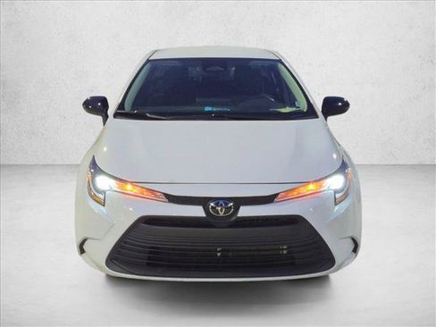 Used 2024 Toyota Corolla LE FWD image 2