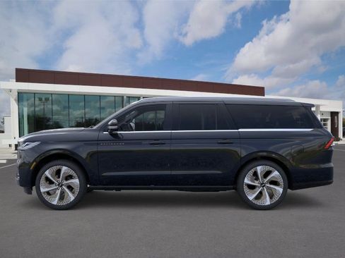 New 2026 Lincoln Navigator L Black Label AWD/4WD image 3
