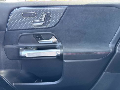 Used 2025 Mercedes-Benz GLB 250 image 24