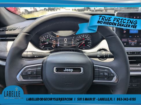 Used 2024 Jeep Compass Latitude AWD/4WD image 21