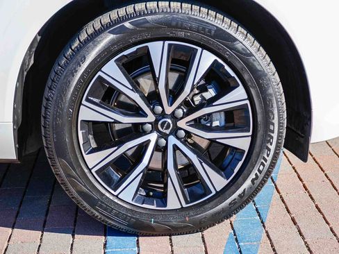 Used 2023 Volvo XC60 B5 Core w/ Climate Package image 11