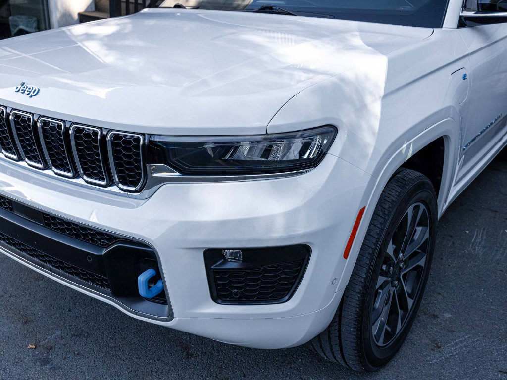 Used 2023 Jeep Grand Cherokee Overland w/ Luxury Tech Group IV AWD/4WD image 37