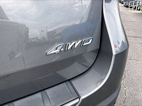 Certified 2022 Ford Explorer XLT w/ Equipment Group 202A AWD/4WD image 7