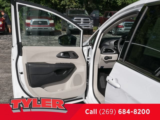 Used 2024 Chrysler Pacifica Limited FWD image 20