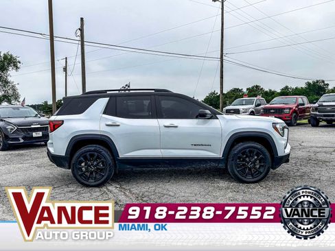 Used 2025 GMC Terrain Elevation w/ Black Edition AWD/4WD image 8