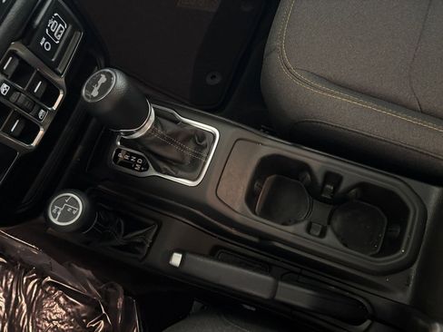 Used 2025 Jeep Wrangler Sport S image 40