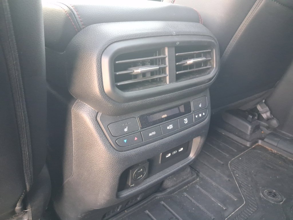Used 2025 Honda Pilot Black Edition image 26