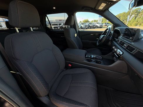 Used 2025 Honda Pilot Sport image 13