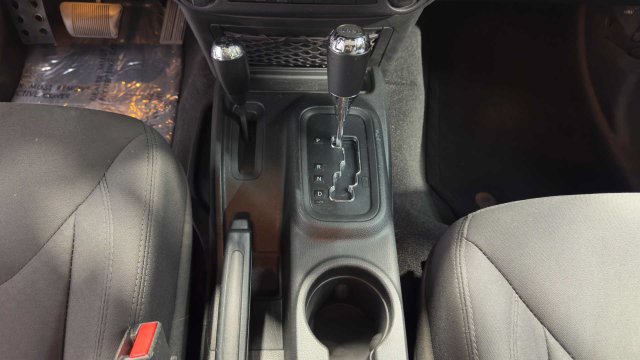 Used 2018 Jeep Wrangler Sport AWD/4WD image 19