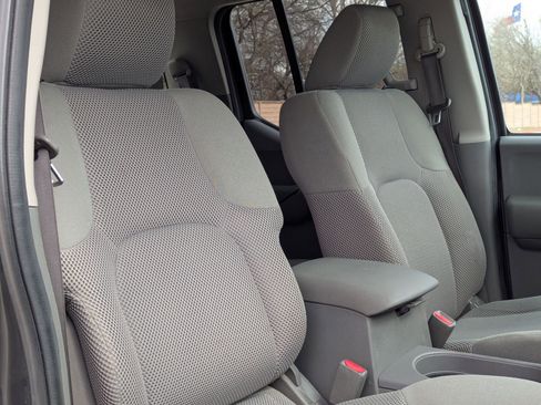 Used 2010 Nissan Frontier SE image 29