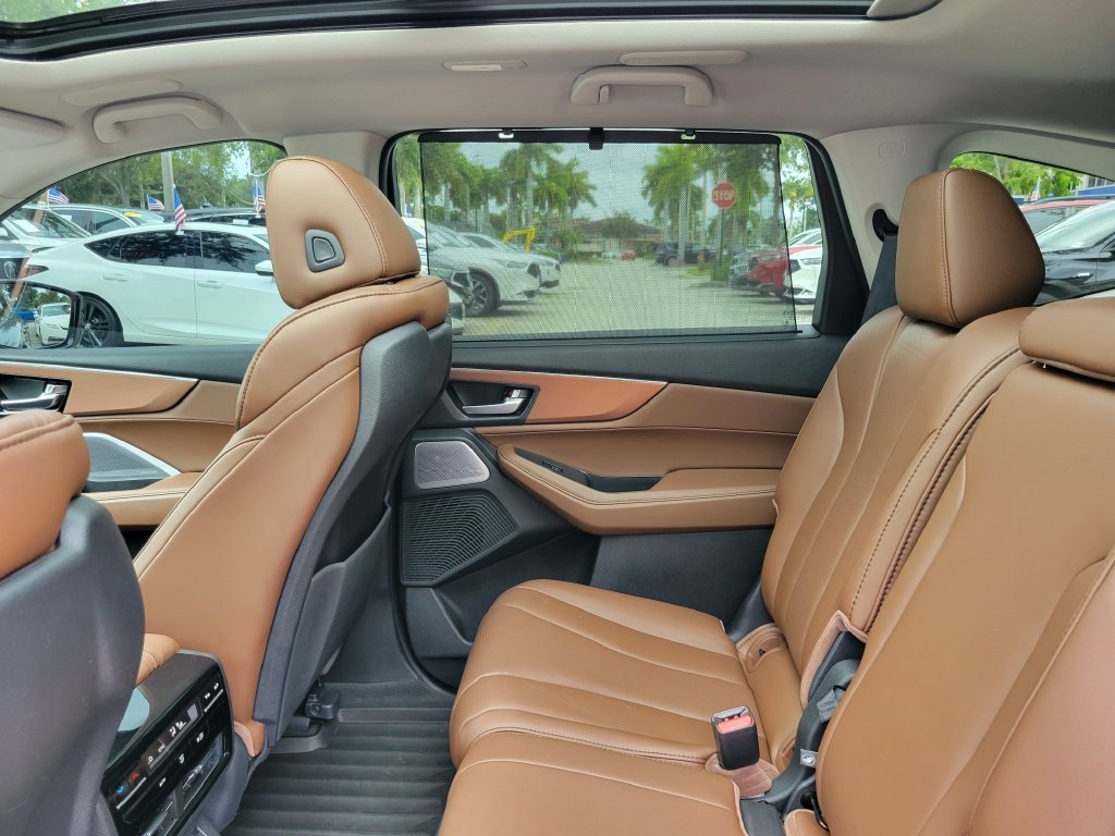 Used 2025 Acura MDX w/ Technology Package FWD image 12