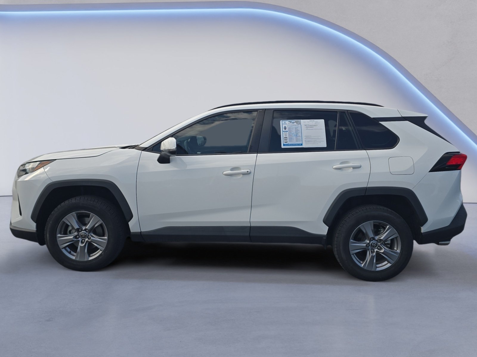 Used 2022 Toyota RAV4 XLE w/ Convenience Package AWD/4WD image 2
