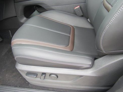 New 2026 Nissan Armada SL w/ Captain's Chari Seat Package image 16