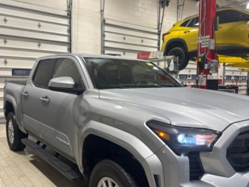 Used 2024 Toyota Tacoma SR5 w/ SR5 Upgrade Package image 14