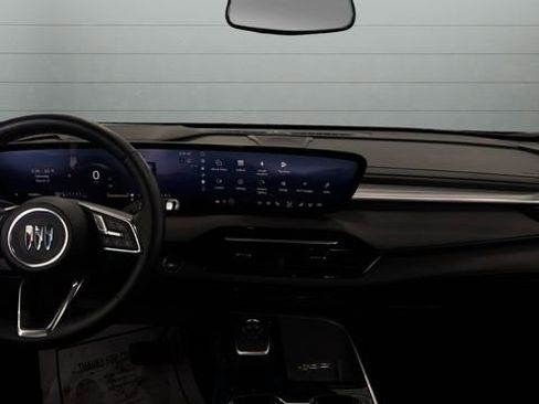 Used 2025 Buick Enclave Preferred image 9