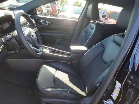 New 2026 Jeep Compass Latitude image 17