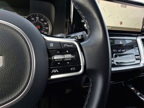 Used 2022 Kia Sorento S image 23