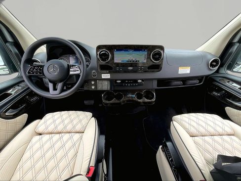 Used 2022 Mercedes-Benz Sprinter 2500 image 7