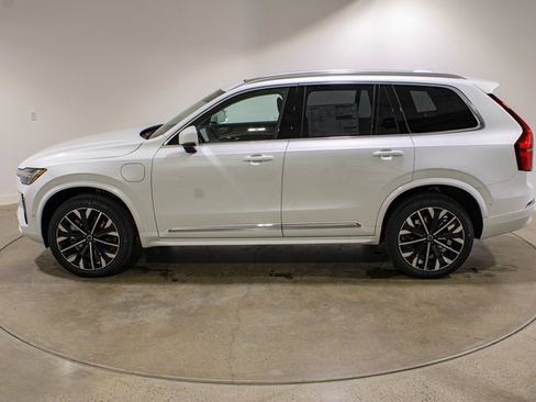 New 2025 Volvo XC90 T8 Plus w/ Protection Package Premier image 3