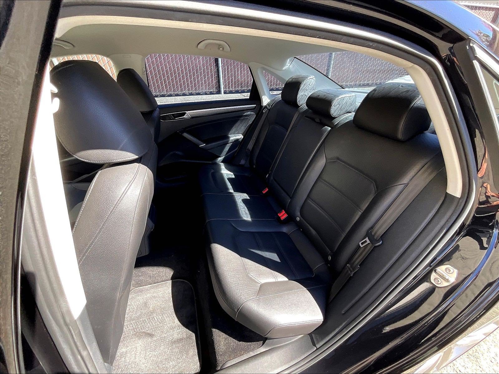 Used 2017 Volkswagen Passat 1.8T R-Line FWD image 25