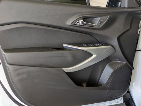 Used 2025 Chevrolet Trax LS FWD image 9
