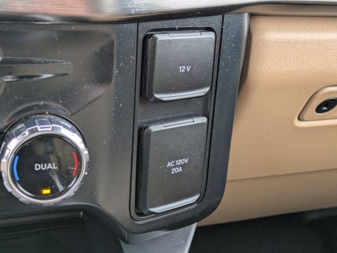 Used 2024 Ford F350 Lariat w/ Lariat Ultimate Package image 30