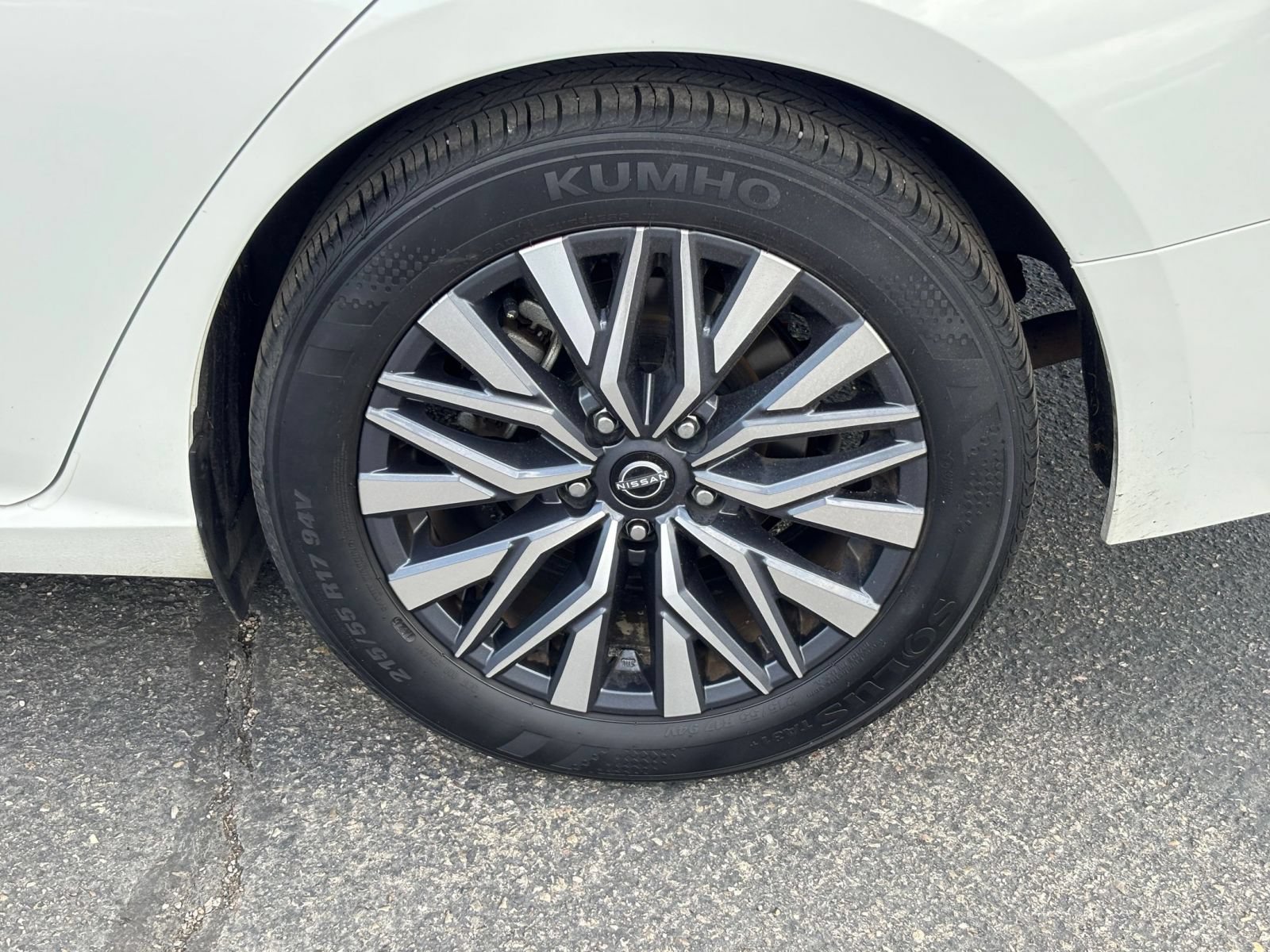 Used 2025 Nissan Altima 2.5 SV FWD image 30