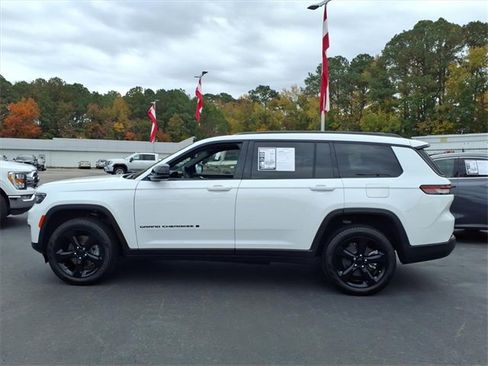 Used 2024 Jeep Grand Cherokee L Limited w/ Black Appearance Package image 3