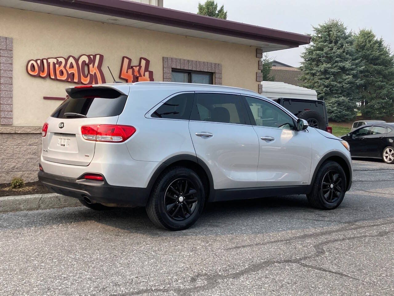 Used 2017 Kia Sorento AWD image 3