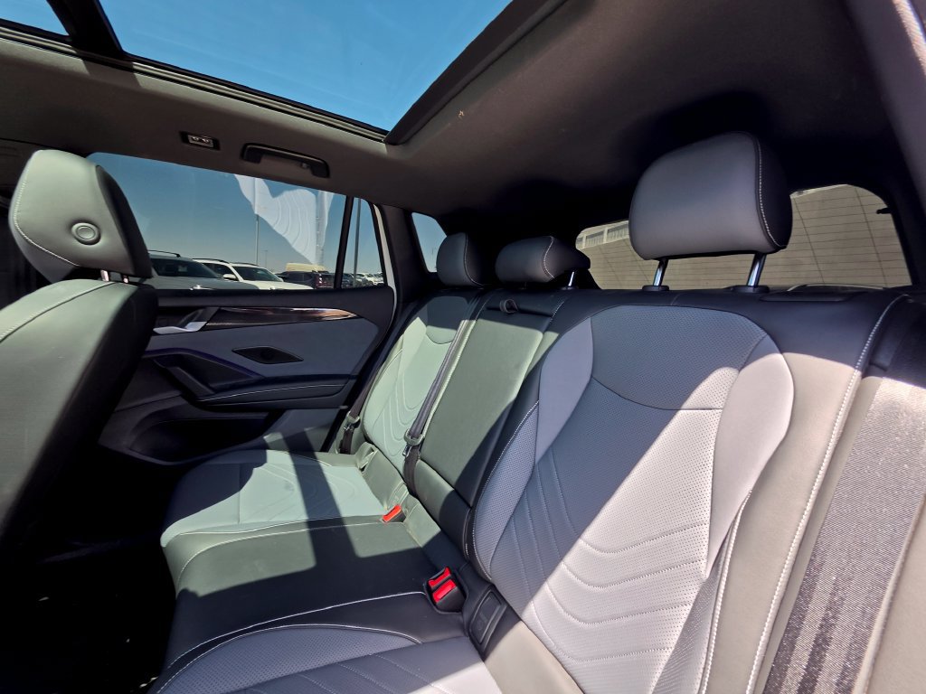 Certified 2025 Volkswagen Tiguan SE R-Line FWD image 17
