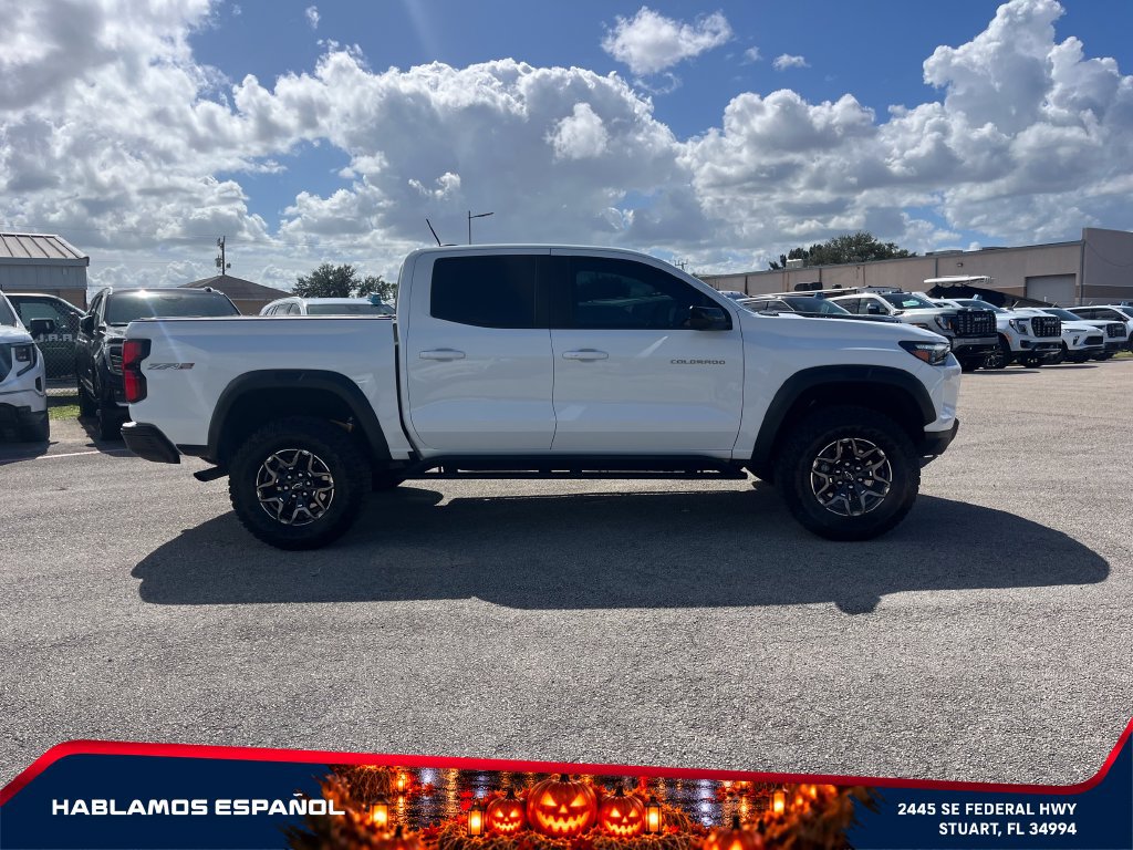 Used 2025 Chevrolet Colorado ZR2 w/ Technology Package AWD/4WD image 4