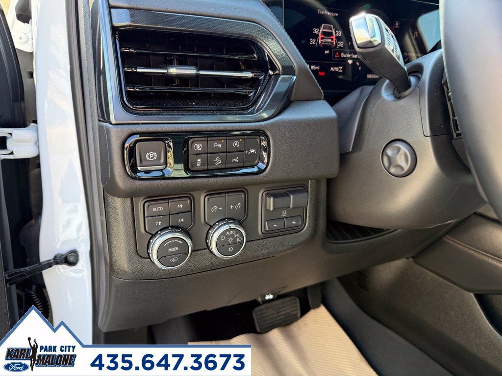 Used 2025 GMC Yukon AT4 w/ AT4 Premium Plus Package AWD/4WD image 17