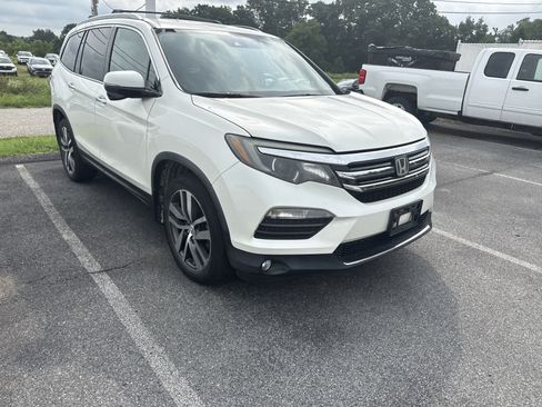 Used 2016 Honda Pilot Touring image 2