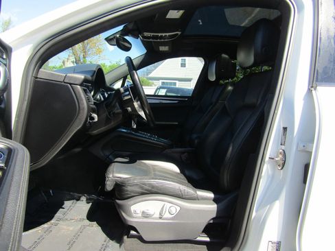Used 2015 Porsche Macan S w/ Premium Package Plus AWD/4WD image 13