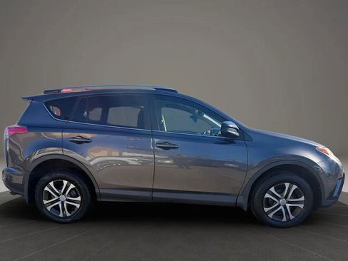 Used 2018 Toyota RAV4 LE image 4