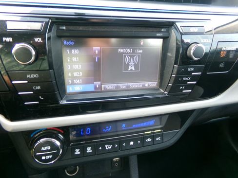 Used 2016 Toyota Corolla LE FWD image 16