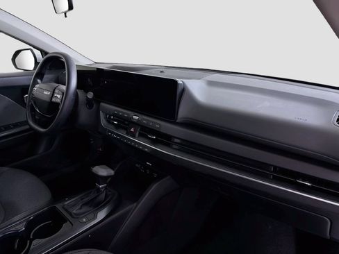 Used 2025 Kia K4 FWD image 29