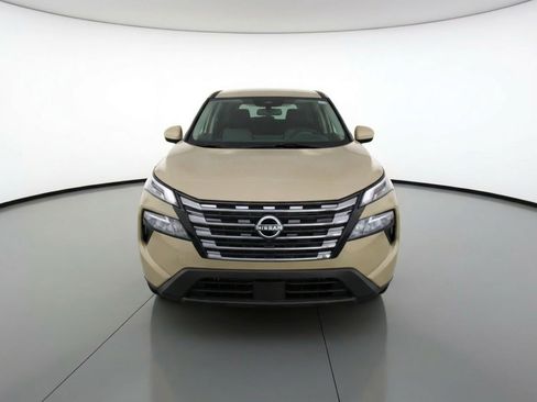 Used 2025 Nissan Rogue SV image 2