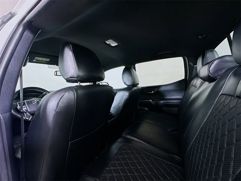 Used 2022 Toyota Tacoma TRD Off-Road image 13