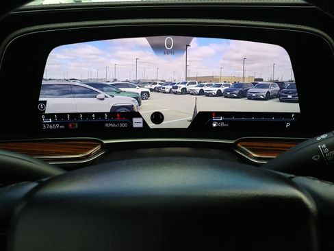 Certified 2024 Cadillac Escalade ESV Luxury image 34