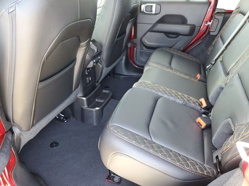 Used 2021 Jeep Wrangler Unlimited Sahara image 13