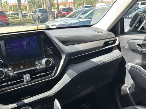 Used 2023 Toyota Highlander XLE FWD image 15