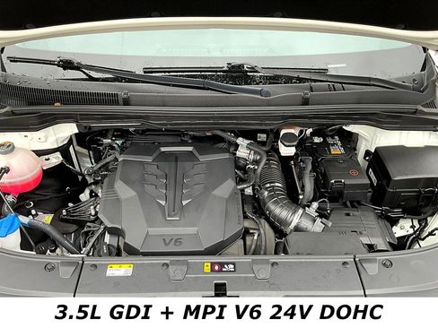 Used 2025 Kia Carnival FWD image 29